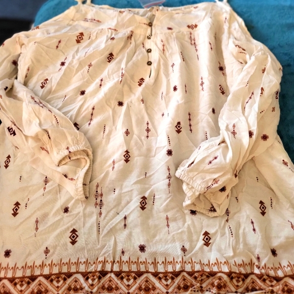 NWT Women's Cato Top - Picture 3 of 9